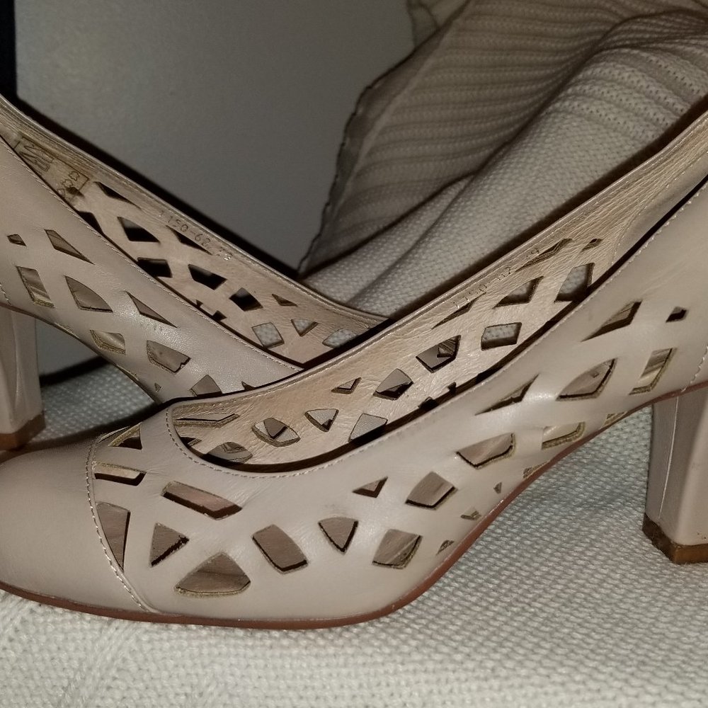 SHOES - Picture 3 of 4